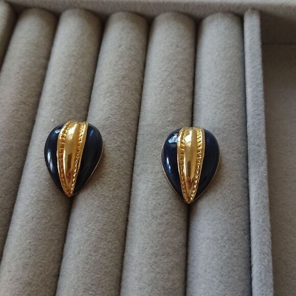 Vintage AVON blue seas button pierced earrings - Picture 1 of 5